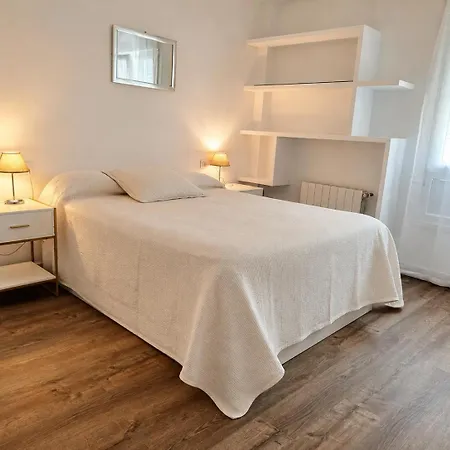 Center 3br Pool Parking *