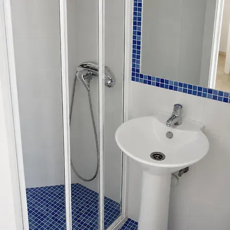 Center 3br Pool Parking *