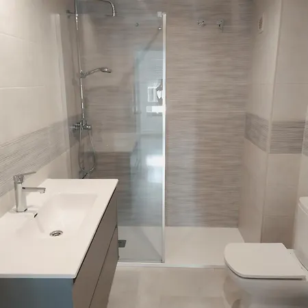 Center 3br Pool Parking شقة ماربيا